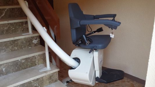Instalación de silla salvaescaleras en Valencia