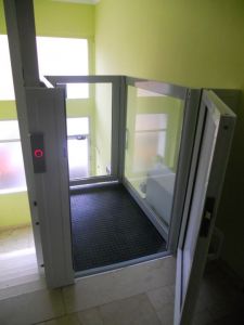Elevador vertical en Sueca (Valencia)