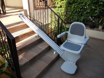 Silla Salvaescaleras intempérie en Santa Pola (Alicante)
